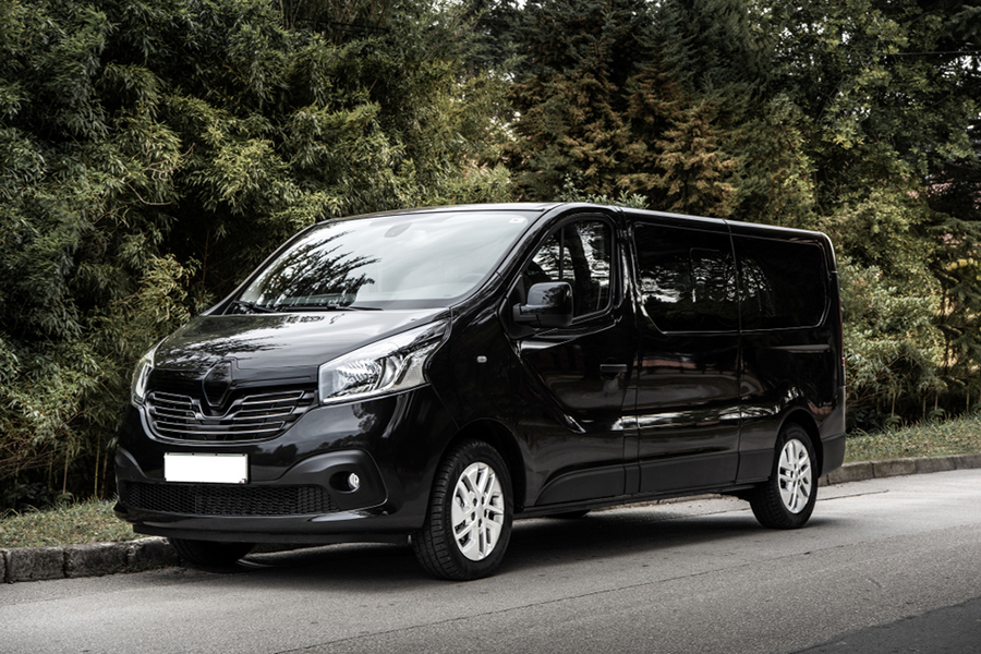 Small business checklist for renting commercial vans in Dubai during holiday seasons and sales