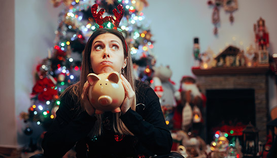 Retailers face tough holiday season as Canadians reel back spending